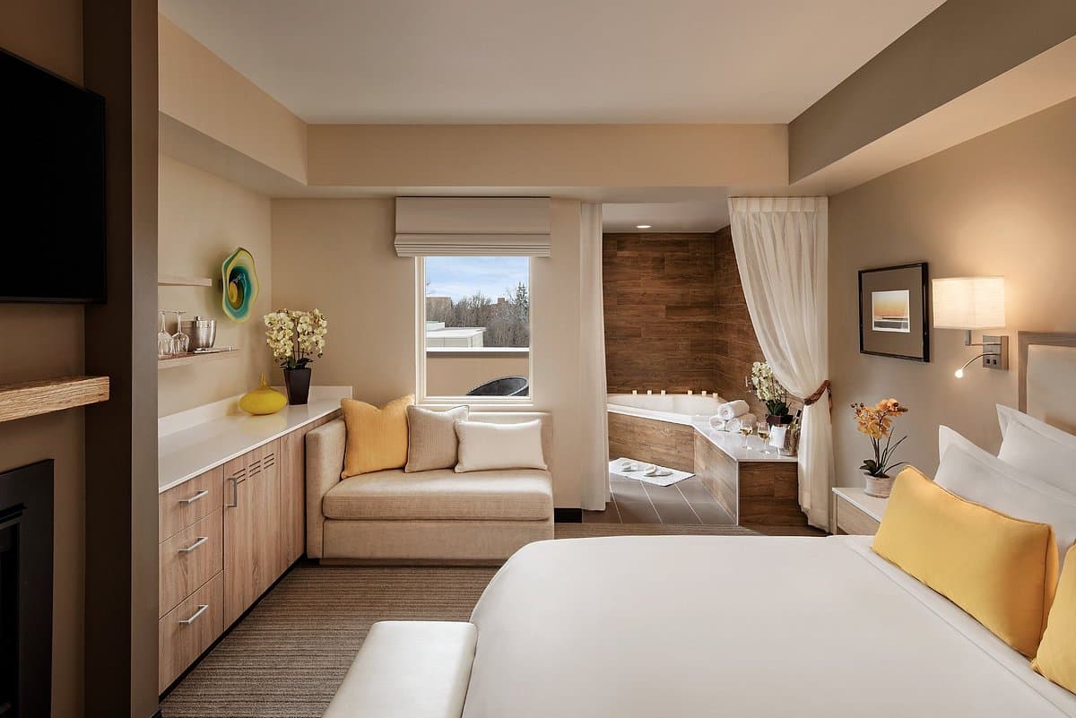 Inn at 500 Capitol Jacuzzi room