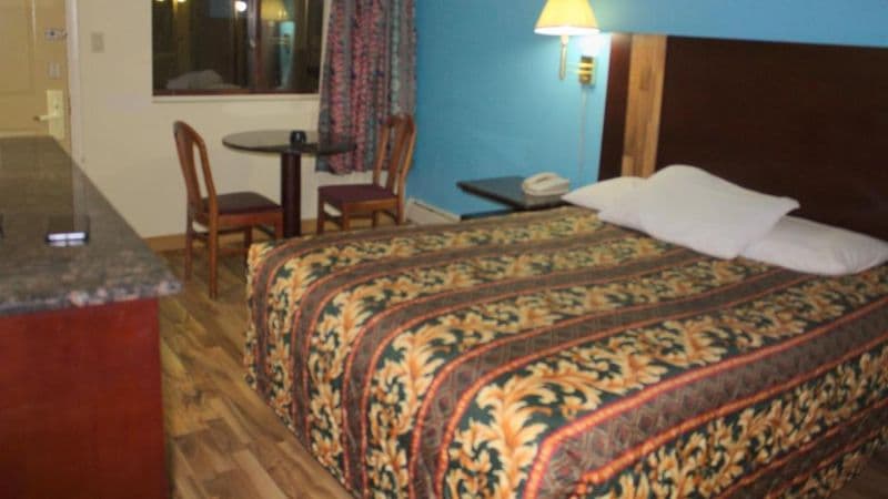 American Inn & Suites hotel photo 2