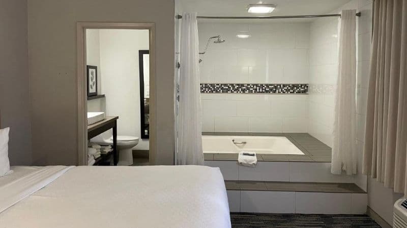 AmericInn By Wyndham Galesburg hotel photo 4
