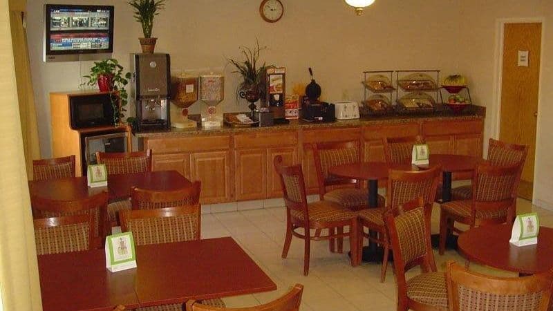 Days Inn & Suites by Wyndham Bloomington/Normal IL hotel photo 5