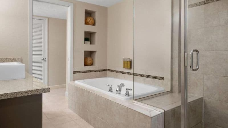 Eastland Suites & Hotel Confrence Jacuzzi room