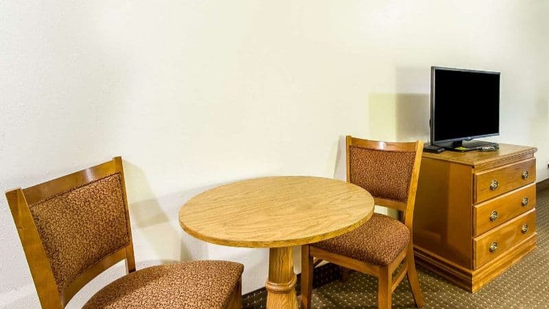 Econo Lodge & Suites hotel photo 3