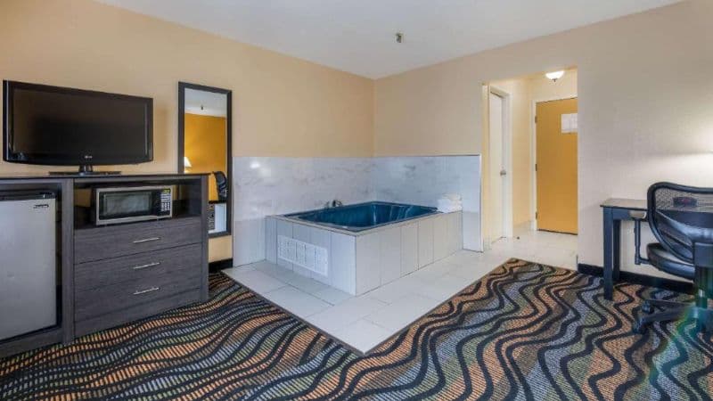 Equality Inn Jacuzzi room