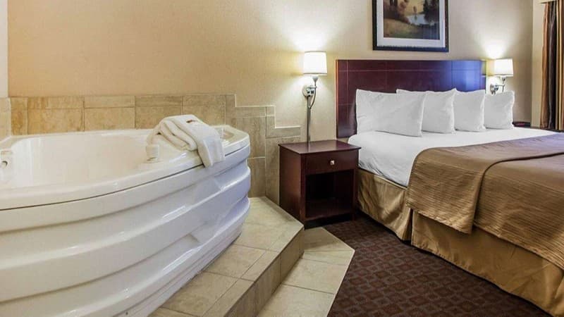 Quality Inn & Suites Peoria hotel photo 2