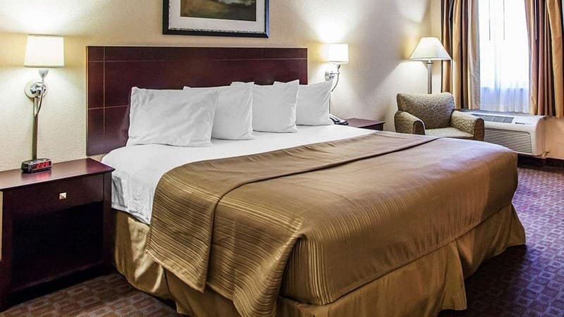 Quality Inn & Suites Peoria hotel photo 3