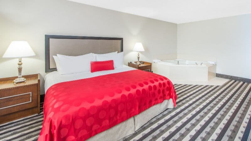 Ramada by Wyndham Springfield North hotel photo 2