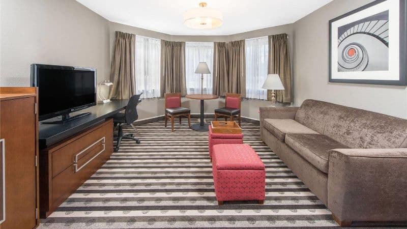Ramada by Wyndham Springfield North hotel photo 4