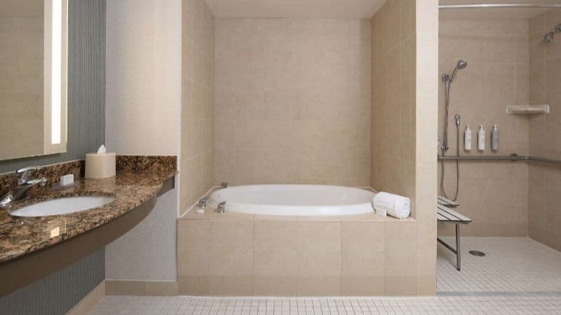 Super 8 by Wyndham Metropolis hotel photo 4