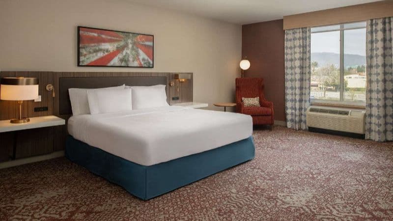 Super 8 by Wyndham Metropolis hotel photo 5
