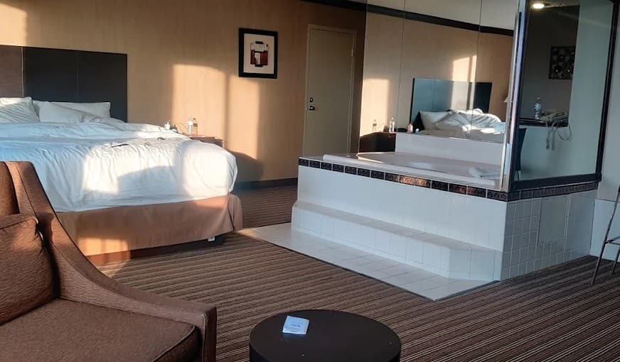 Wyndham Garden Schaumburg Chicago Northwest Jacuzzi room