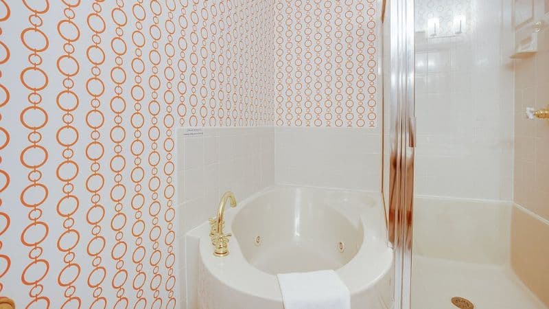 Biddle Point Jacuzzi room