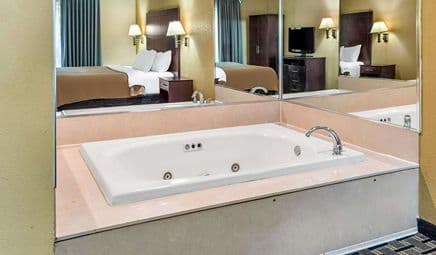 Clarion Inn & Suites Northwest hotel photo 4