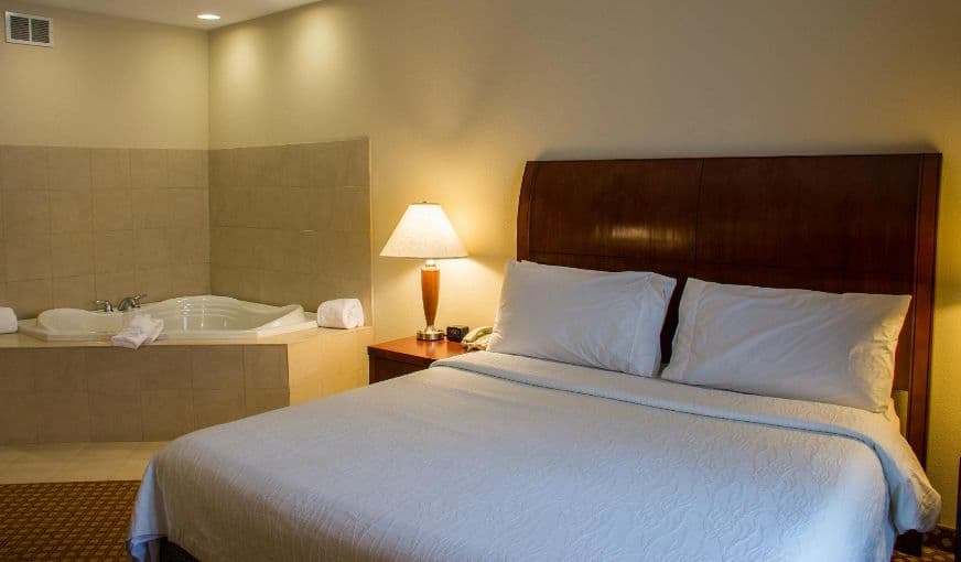 Hilton Garden Inn Elkhart Jacuzzi room