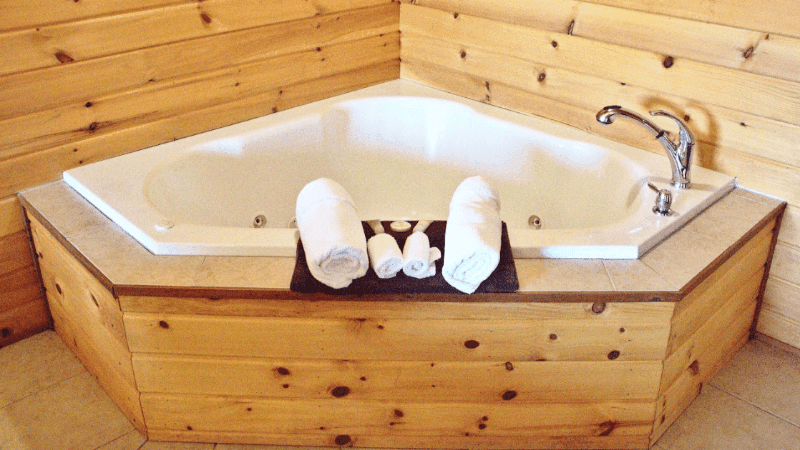 Lincoln Suites Jacuzzi room
