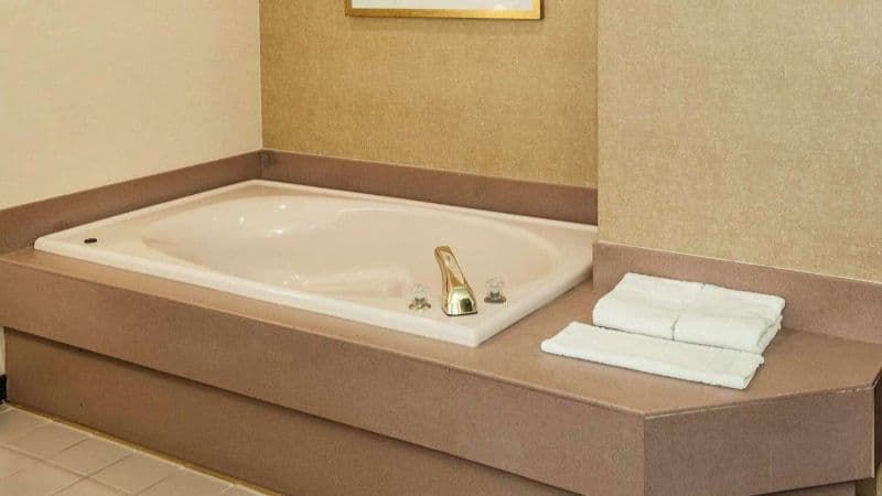 Quality Inn & Suites Goshen hotel photo 2