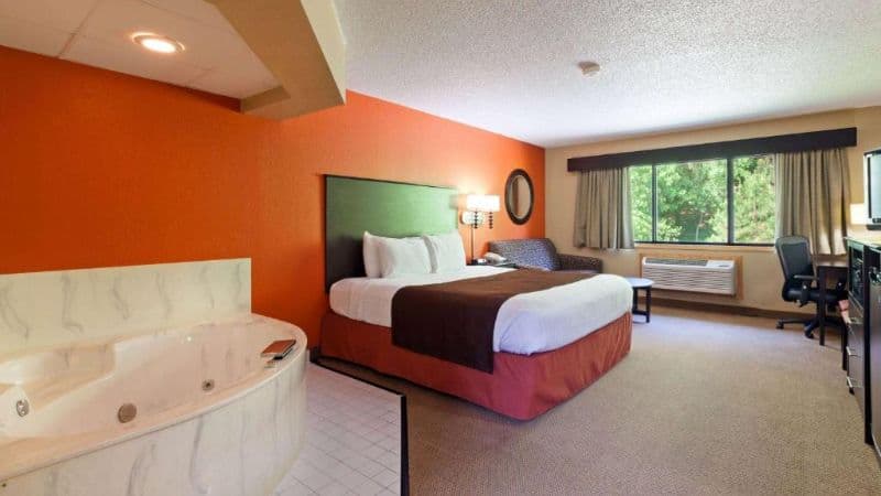 AmericInn by Wyndham Algona Jacuzzi room