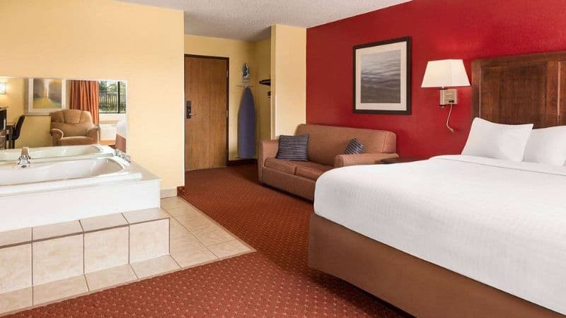Baymont by Wyndham Cedar Rapids hotel photo 2