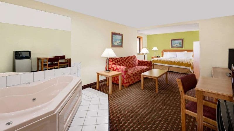 Days Inn by Wyndham Fort Dodge hotel photo 2