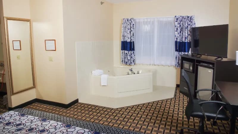 Dutch Inn and Suites hotel photo 2