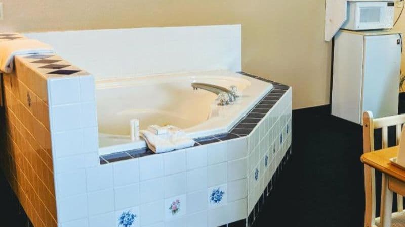 Executive Inn Jacuzzi room