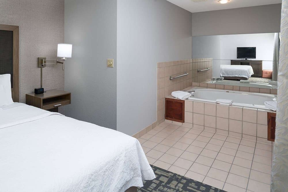 Hampton Inn North Sioux City Jacuzzi room