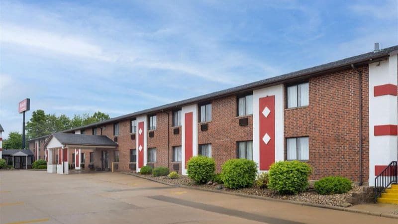 Ramada by Wyndham Cedar Rapids South hotel photo 5