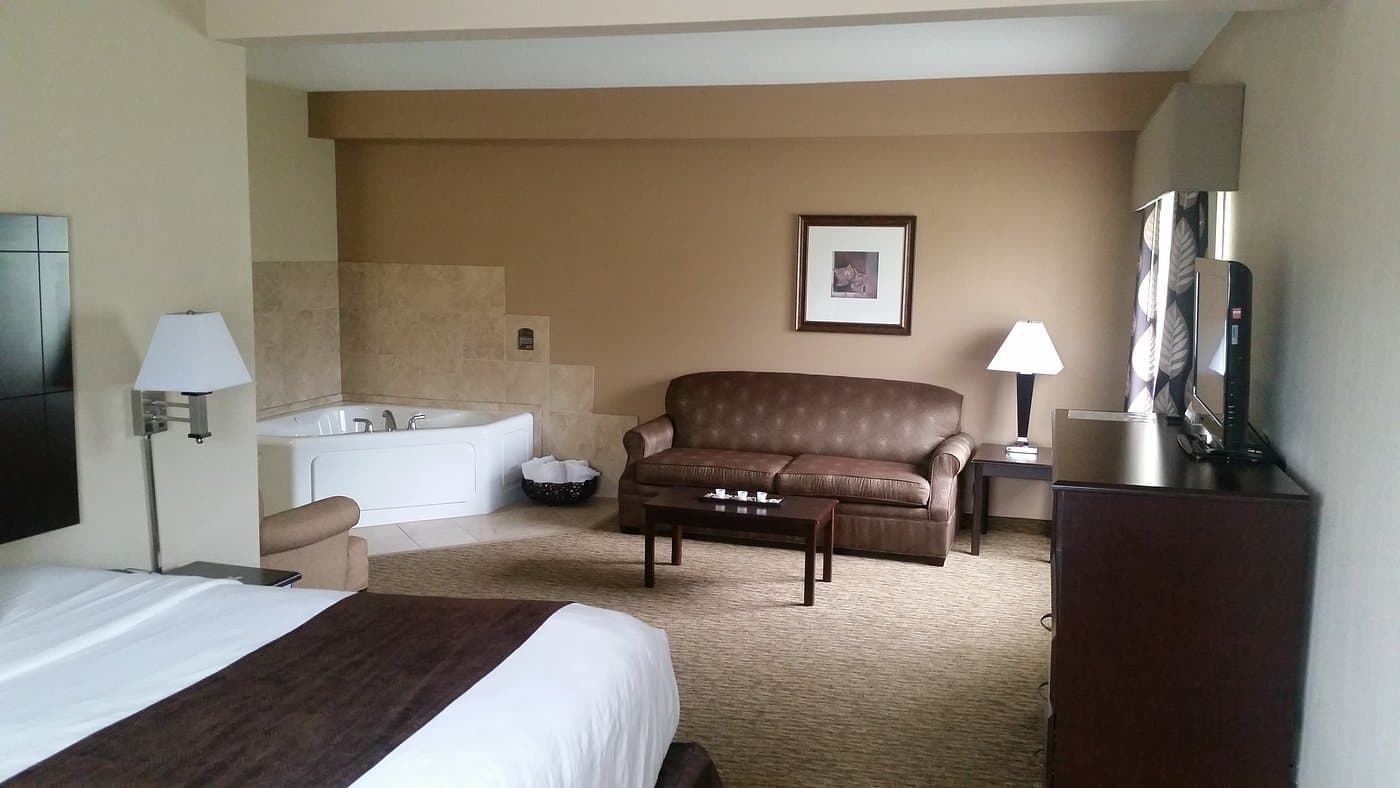 Rock Island Inn & Suites Jacuzzi room