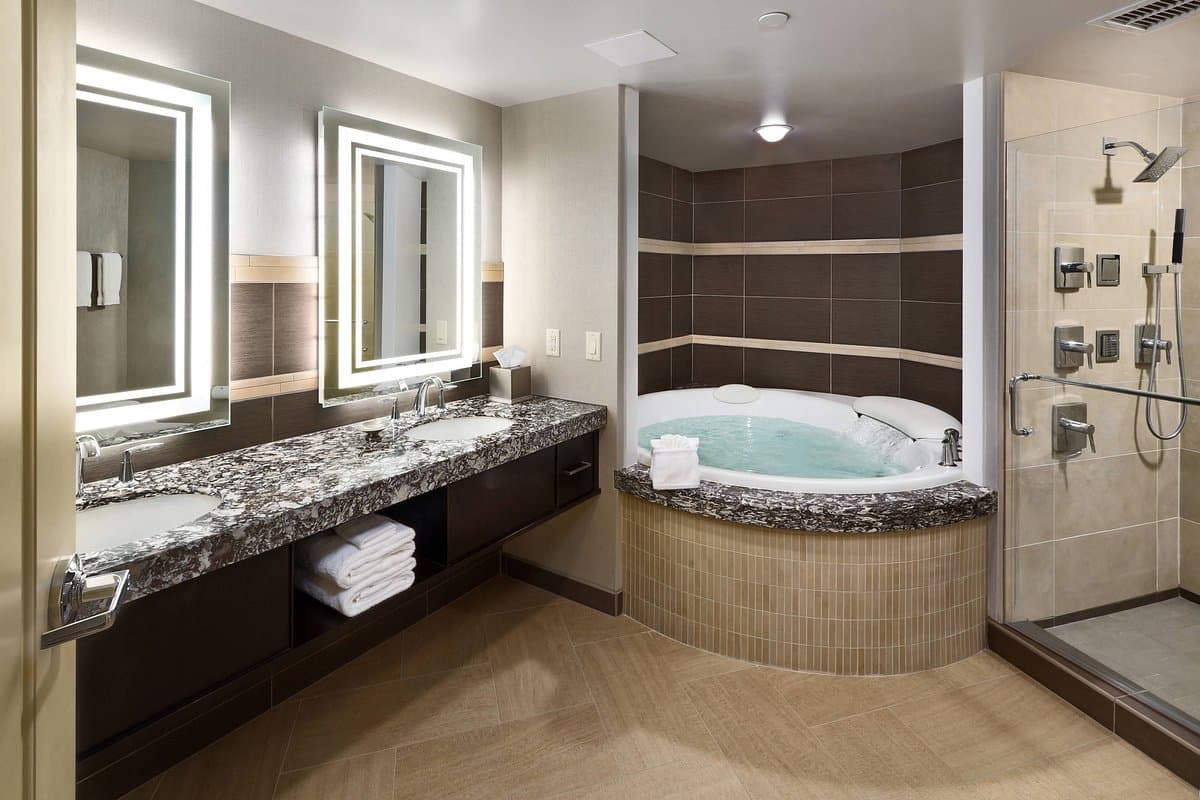 South Sioux City Marriott Riverfront Jacuzzi room