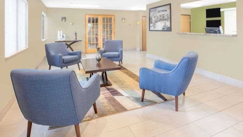 Super 8 by Wyndham East Moline hotel photo 4