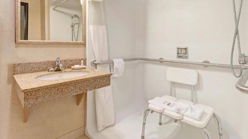 Baymont by Wyndham Lawrence hotel photo 2