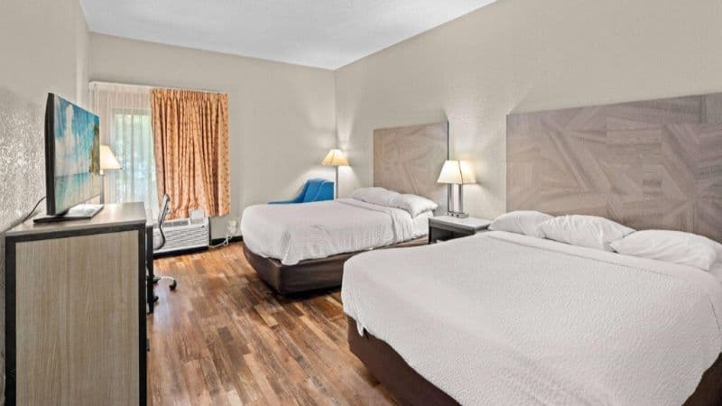 Baymont by Wyndham Lawrence hotel photo 3