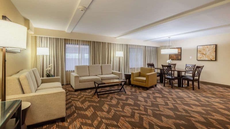 DoubleTree by Hilton Hotel Lawrence hotel photo 4