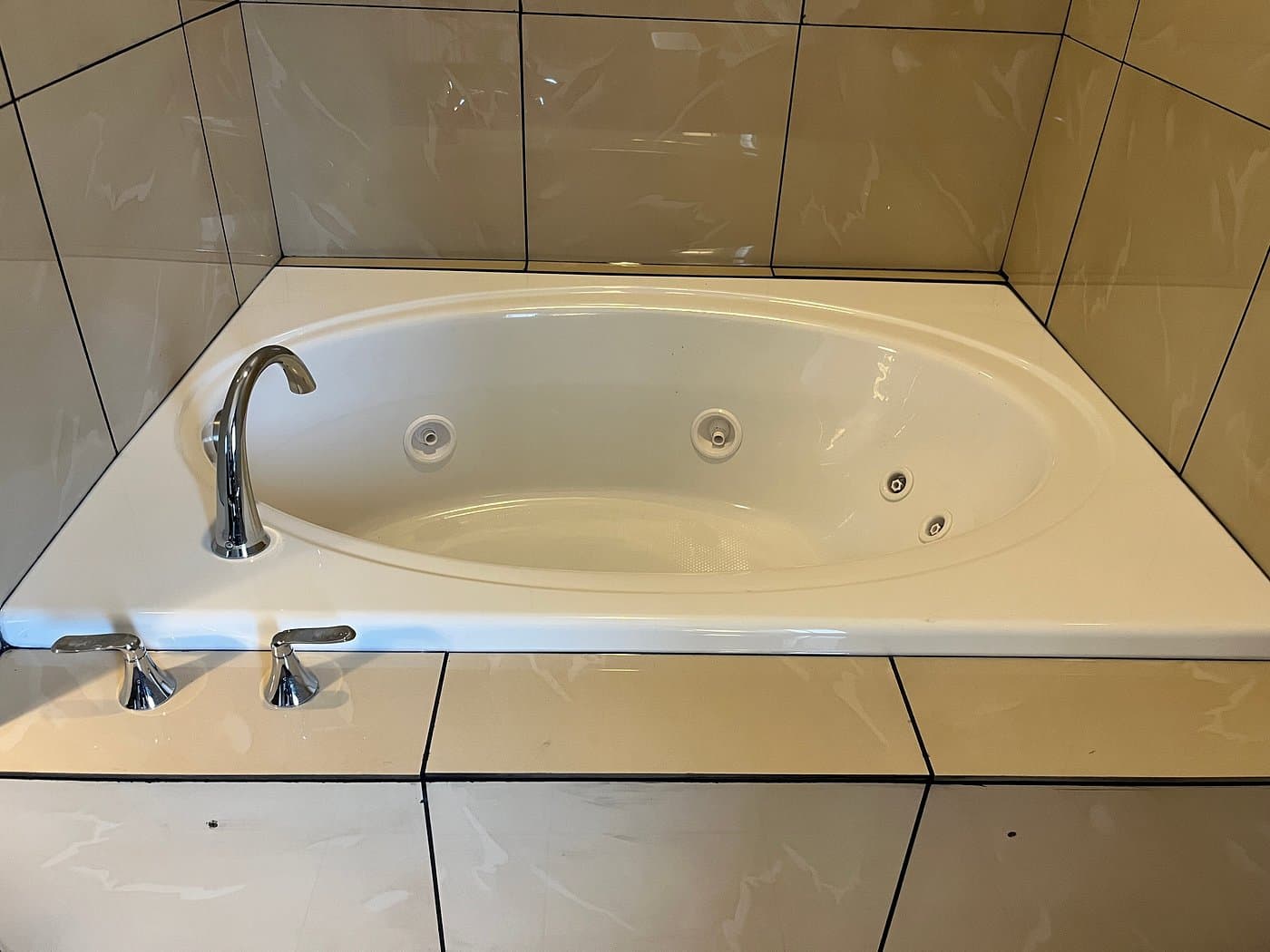 Garnett Hotel & RV Park Jacuzzi room
