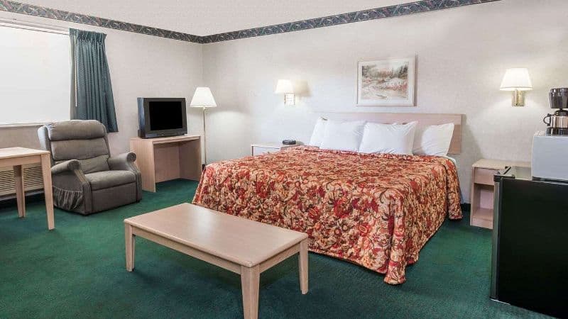 Knights Inn Ottawa hotel photo 3