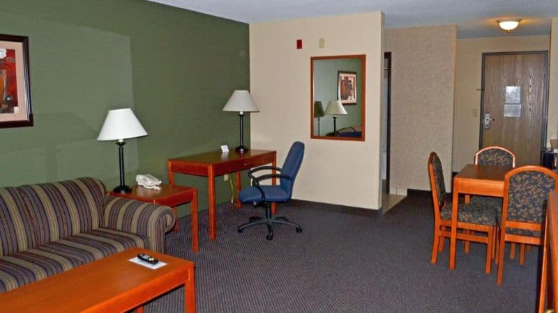 Paola Inn and Suites hotel photo 4
