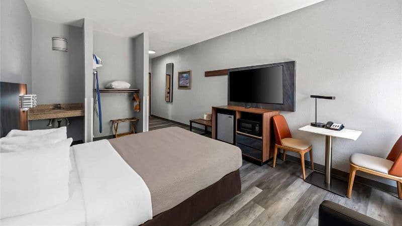 Quality Inn & Suites Manhattan hotel photo 3