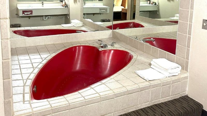 Quality Inn & Suites Salina Jacuzzi room