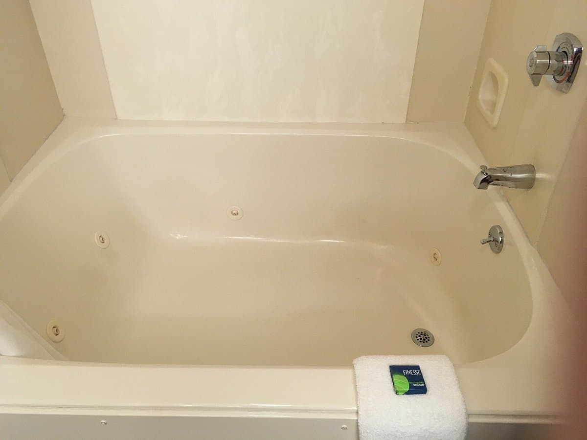 Auburn Place Hotels and Suites Jacuzzi room