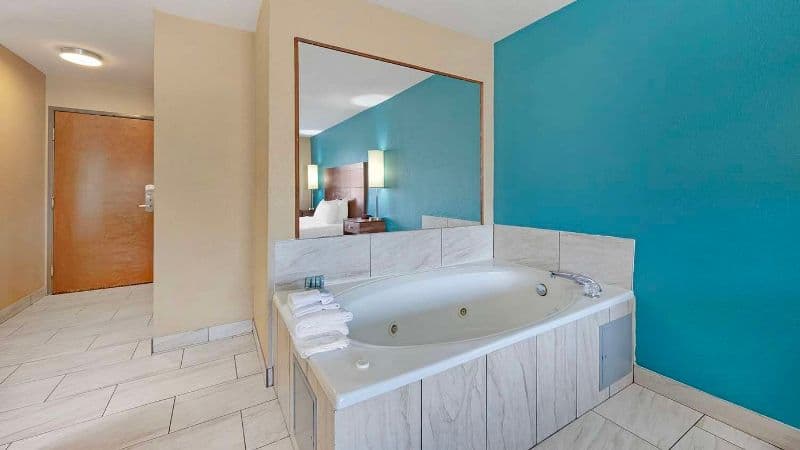 Best Western Central City Jacuzzi room