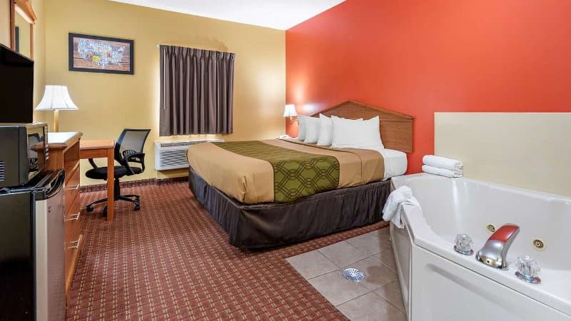 Econo Lodge Airport hotel photo 2