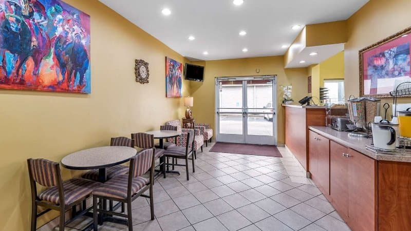 Econo Lodge Airport hotel photo 5