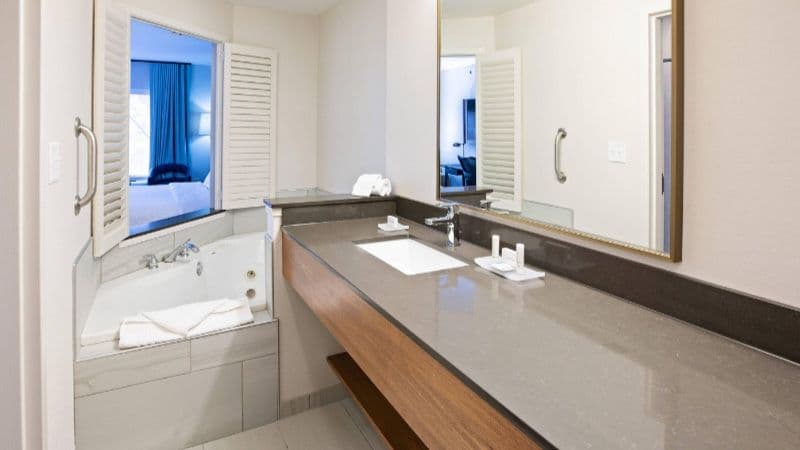 Fairfield Inn & Suites Elizabethtown Jacuzzi room