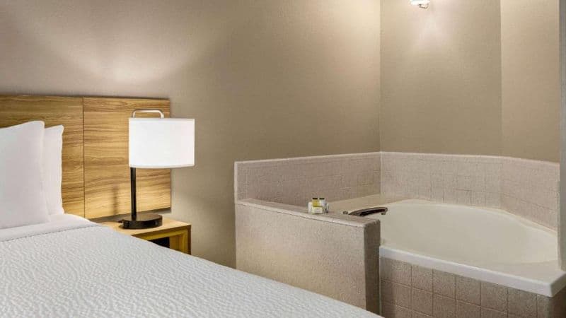 Hotel Barkley Jacuzzi room