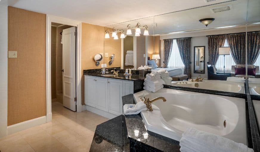 Omni Royal Orleans Jacuzzi room