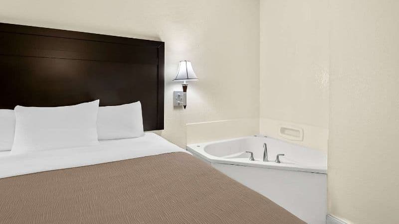 Quality Inn & Suites Lafayette hotel photo 2
