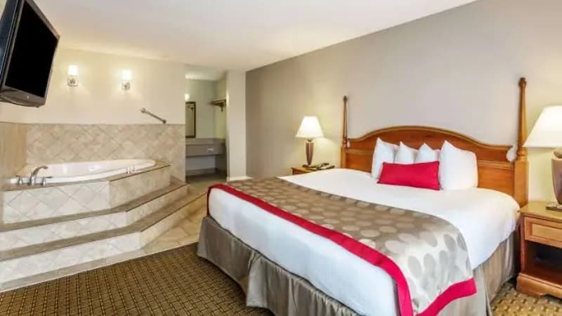 Ramada by Wyndham Houma Jacuzzi room