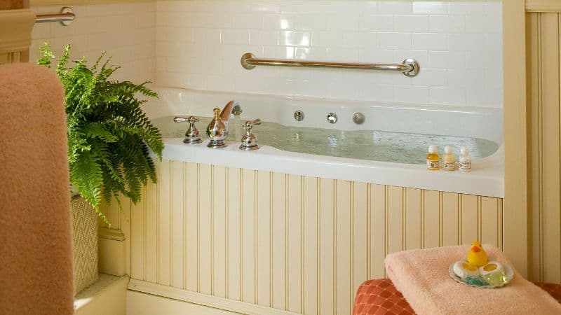Berry Manor Inn Jacuzzi room