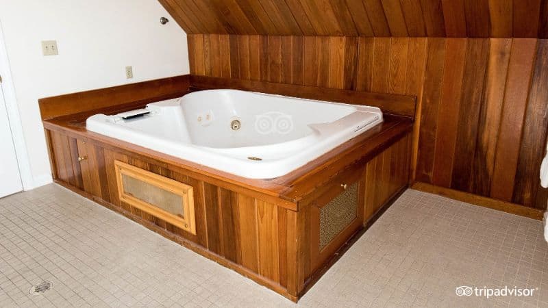 Elmwood Resort Hotel Jacuzzi room