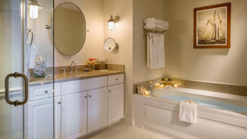 Portland Harbor Hotel Jacuzzi room