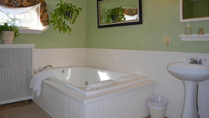 Pryor House Bed and Breakfast Jacuzzi room